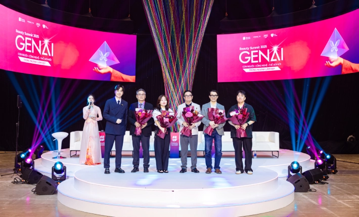 Beauty Summit 2025 GENAI Honorees on Stage