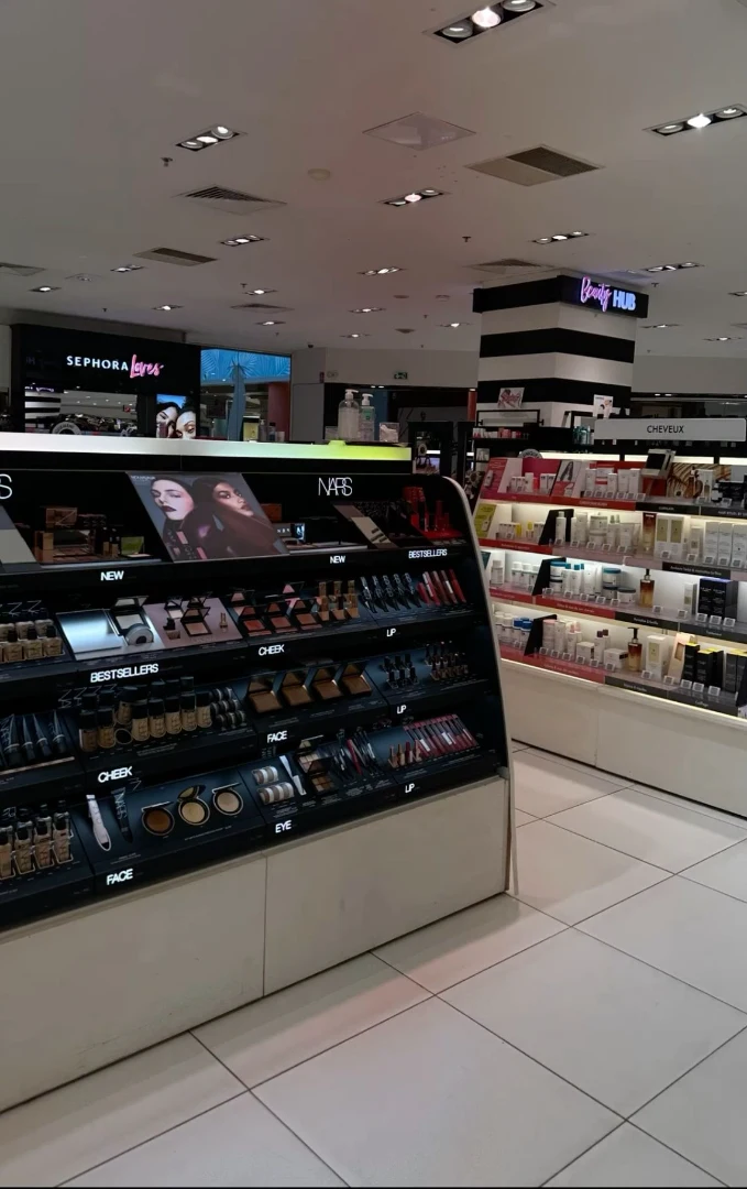 Manufacturing and Supply Chain Strategy: The Role of Vietnam in the Global Makeup Industry